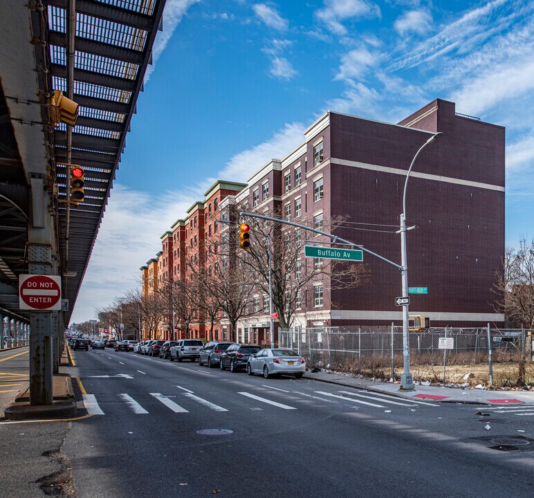 Atlantic Avenue Apartments in Brooklyn, NY - Building Photo