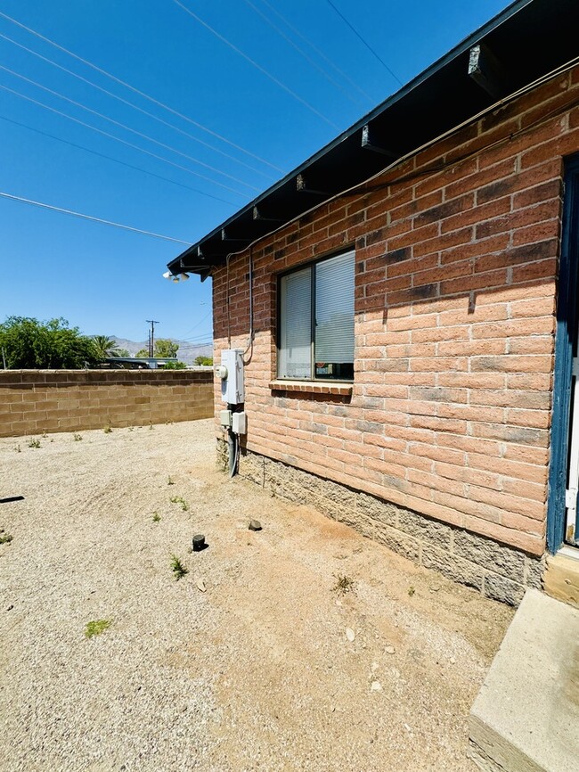 1355 N Columbus Blvd in Tucson, AZ - Foto de edificio - Building Photo