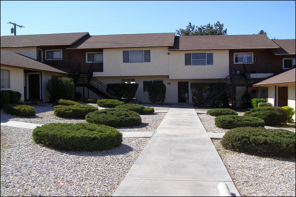 19133 Allegheny Rd in Apple Valley, CA - Building Photo