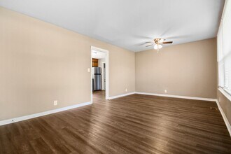 604 Mayflower St in Clarksville, TN - Building Photo - Building Photo