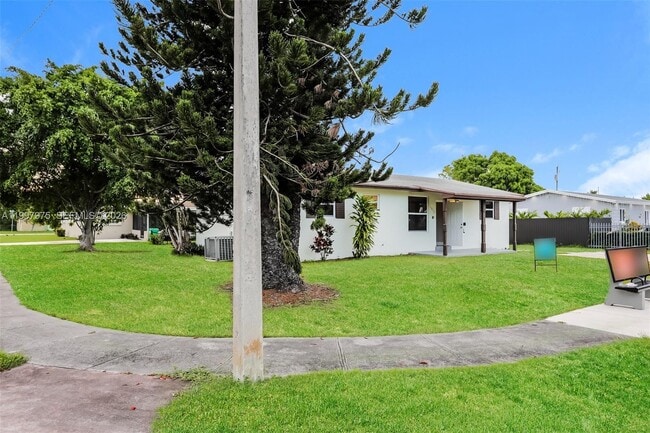 14830 SW 103rd Ave in Miami, FL - Building Photo - Building Photo