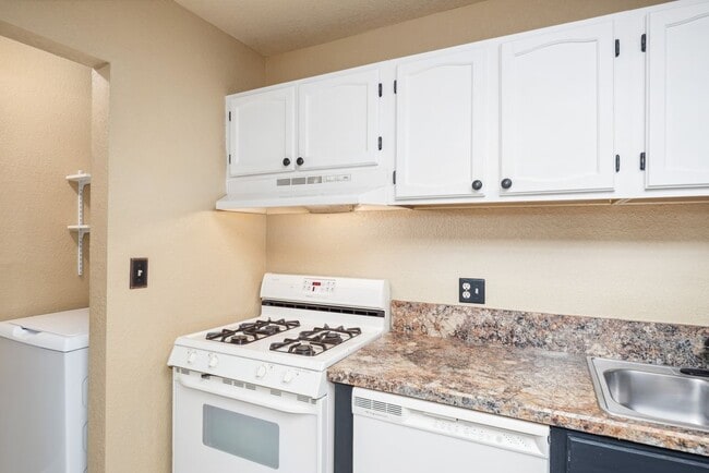 1230 Mechem Dr in Ruidoso, NM - Foto de edificio - Building Photo