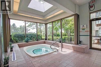 1-2091 Greystone Walk Dr in Toronto, ON - Building Photo - Building Photo