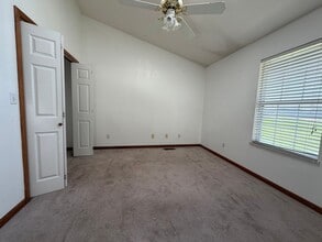 176 Jennifer Ct in Chatham, IL - Building Photo - Building Photo