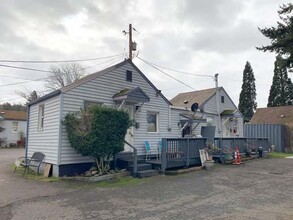 Roseway Court Apartment in Portland, OR - Building Photo - Building Photo