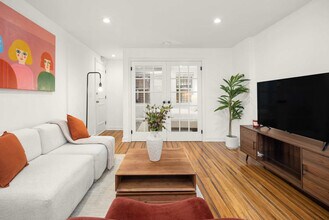 49 W 16th St in New York, NY - Building Photo - Building Photo