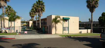 Oceanside Shores Apartments in Oceanside, CA - Building Photo - Building Photo