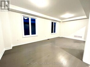 117 Silk Twist Dr in East Gwillimbury, ON - Building Photo - Building Photo