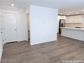 6230 Foxes Dl St in Las Vegas, NV - Building Photo - Building Photo