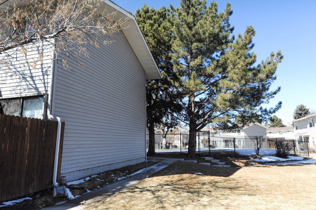 1956 S Oswego Way in Aurora, CO - Building Photo