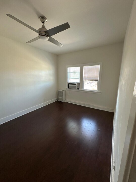 1841 W Sunset Blvd in Los Angeles, CA - Building Photo