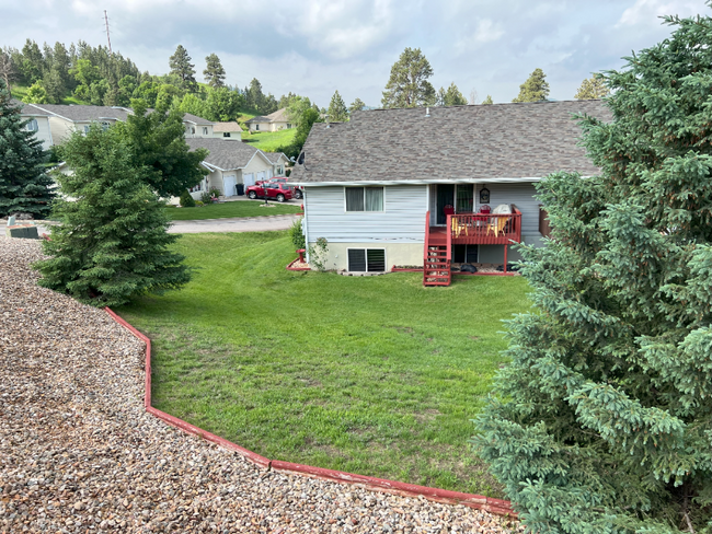 232 Powderhorn Ct in Spearfish, SD - Foto de edificio - Building Photo