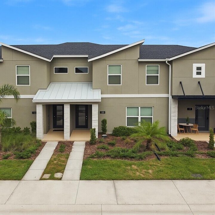 1208 Challenge Dr in Davenport, FL - Foto de edificio