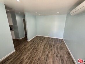 7512 Jamieson Ave in Los Angeles, CA - Building Photo - Building Photo