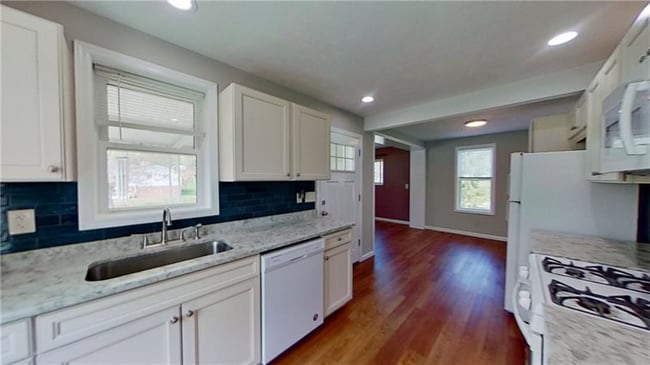 1001 Fairview Dr in Bethel Park, PA - Foto de edificio - Building Photo