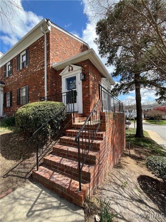 property at 39 Rock Garden Ln