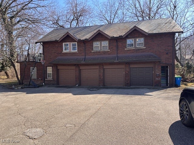 12814 Lakeshore Blvd in Bratenahl, OH - Building Photo