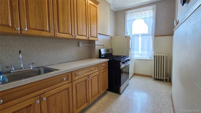 60-24 70th Ave in Queens, NY - Building Photo - Building Photo