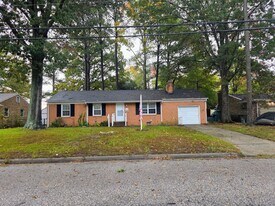 806 Balthrope Rd in Newport News, VA - Building Photo