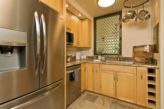 501 Hahaione St in Honolulu, HI - Building Photo - Building Photo