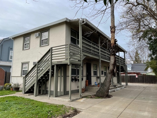 5209 22nd Ave, Unit 2 in Sacramento, CA - Foto de edificio