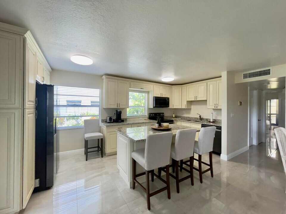 117 Flanders C in Delray Beach, FL - Building Photo