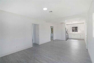 50 E 13th St in Hialeah, FL - Building Photo - Building Photo