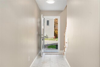 1401 Hunting Hill Dr in Cumberland, RI - Building Photo - Building Photo