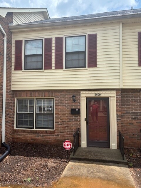 property at 4629 Old Lantern Way