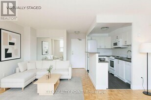 1500 Bathurst St in Toronto, ON - Building Photo