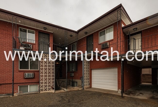 property at 2241 E Laney Ave