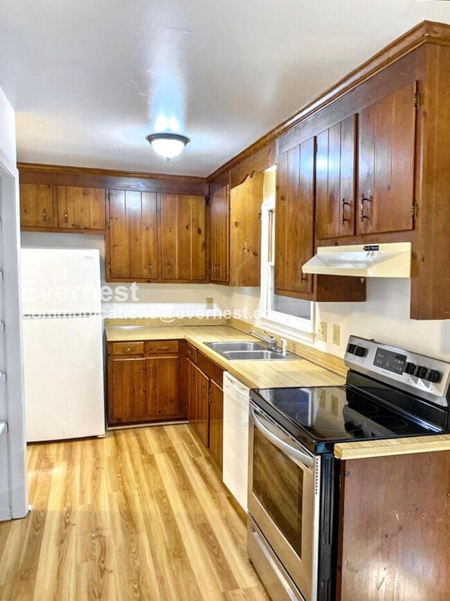 532D Neck-O-Land Rd in Williamsburg, VA - Foto de edificio - Building Photo