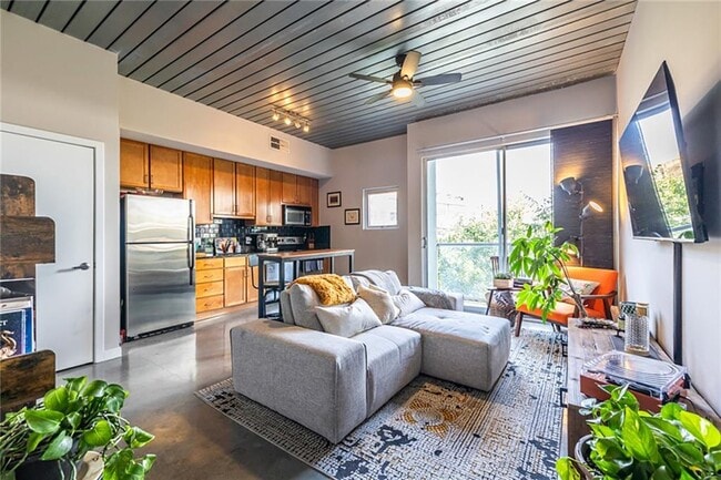 property at 620 Glen Iris Dr NE