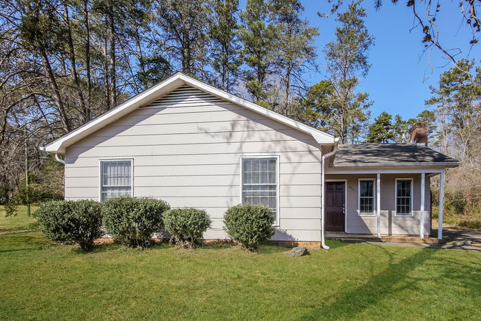 5916 Stoneybrook Cir in Winston-Salem, NC - Building Photo