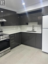 18 Stevensgate Dr in Ajax, ON - Building Photo - Building Photo