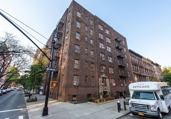 150 Remsen St