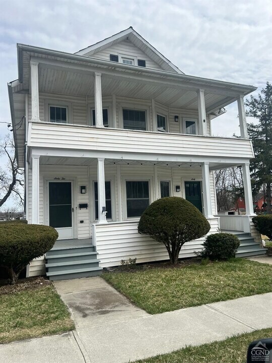 60 Pulver Ave in Ravena, NY - Building Photo