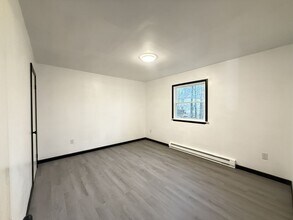 8066 Red Squirrel Dr in Tobyhanna, PA - Foto de edificio - Building Photo