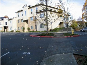 Landmark Apartments in Beaverton, OR - Building Photo - Building Photo