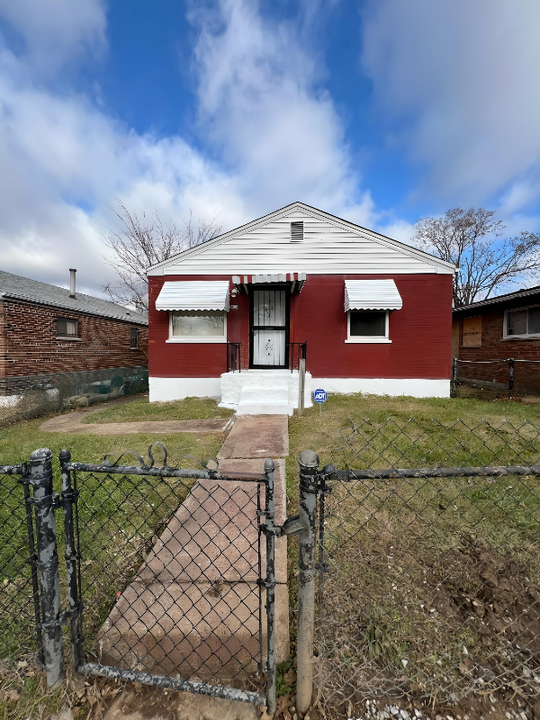 5875 Roosevelt Pl in St. Louis, MO - Building Photo