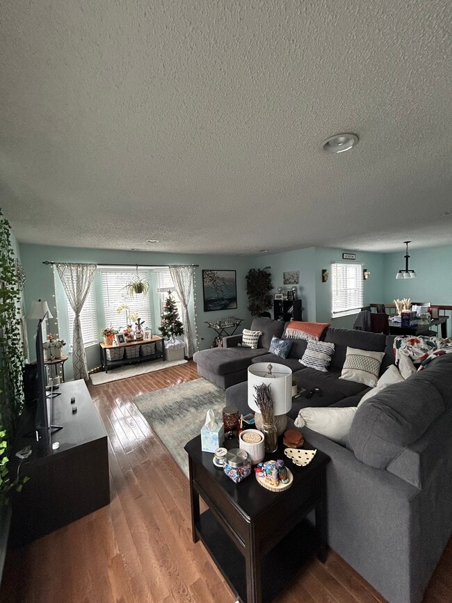 property at 182 Tulip Ln