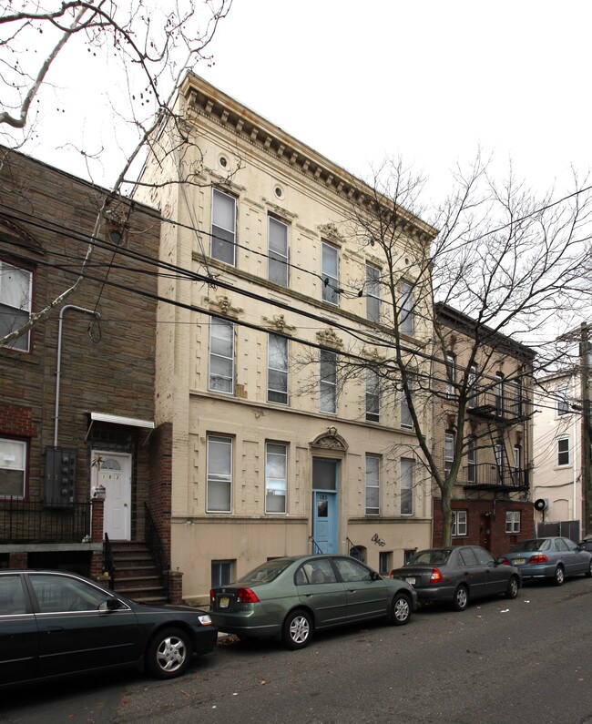 185 Beacon Ave in Jersey City, NJ - Foto de edificio - Building Photo