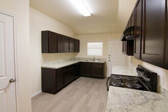 456 Upper Creek Dr in Willis, TX - Building Photo - Building Photo