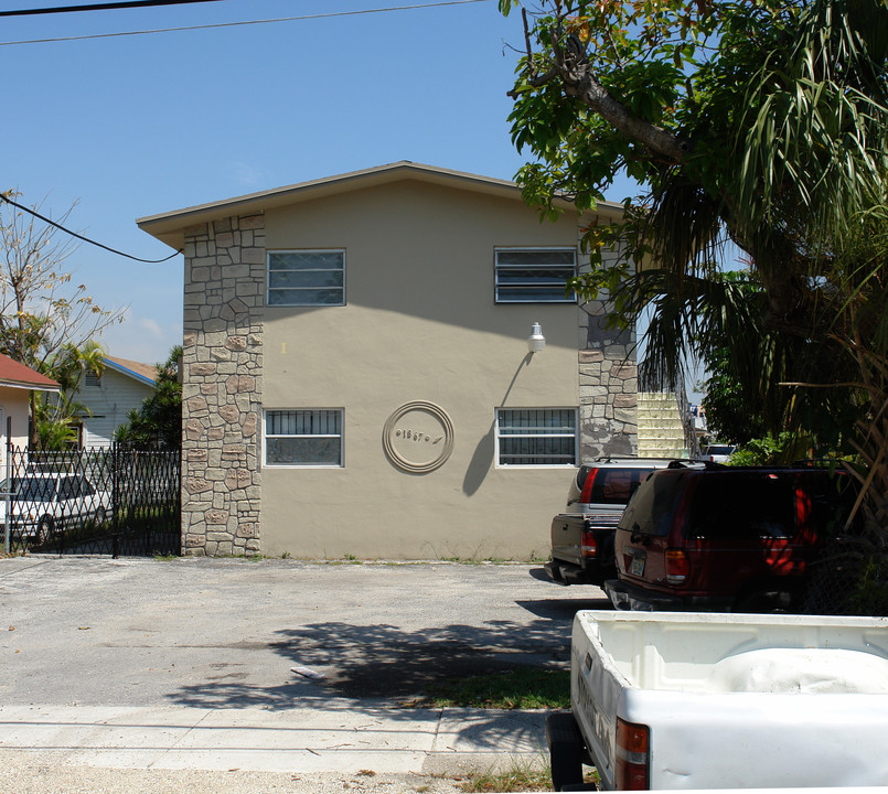 1867 NW 19th St in Miami, FL - Building Photo