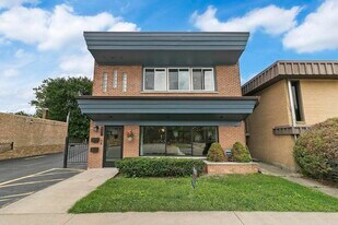 931 W Glen Flora Ave in Waukegan, IL - Building Photo