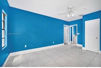 613 Sharar Ave-Unit -2 in Opa Locka, FL - Building Photo - Building Photo