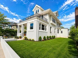 121 W Chester St in Long Beach, NY - Building Photo