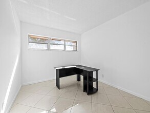 1 Jacaranda Country Club Dr, Unit 202 in Plantation, FL - Building Photo - Building Photo