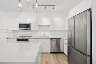 101 Diplomat Pkwy, Unit 2604 in Hallandale Beach, FL - Building Photo - Building Photo