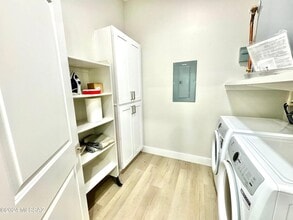 2032 E River Rd, Unit 200 in Tucson, AZ - Building Photo - Building Photo